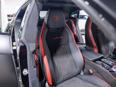 Used 2024 Lamborghini Urus S AWD/4WD image 31