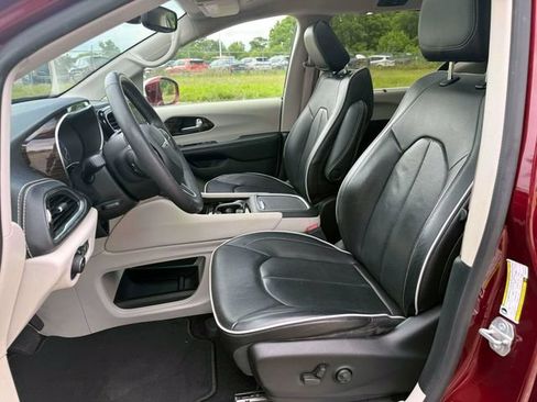 Used 2022 Chrysler Pacifica Limited FWD image 18