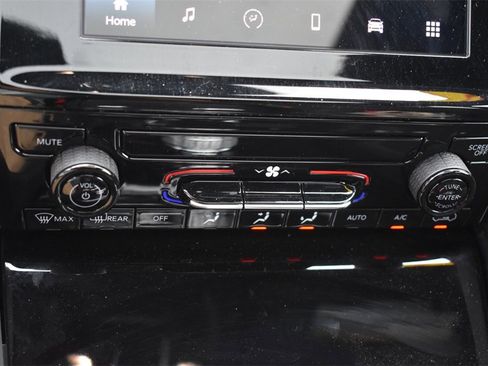 Used 2025 Jeep Grand Cherokee L Laredo w/ Trailer Tow Package image 32