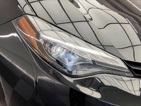 Used 2019 Toyota Corolla LE image 28