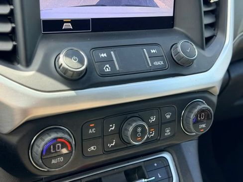 Used 2022 GMC Acadia SLE w/ Driver Convenience Package FWD image 16