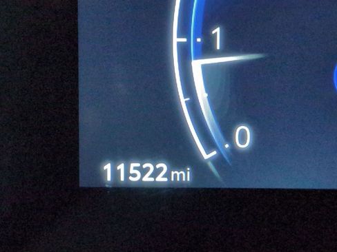 Used 2025 Toyota Corolla Cross XLE w/ Convenience Package FWD image 12