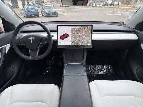 Used 2021 Tesla Model Y Long Range image 18
