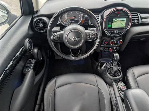 Used 2019 MINI Cooper 4-Door Hardtop w/ Signature Upholstery Package image 8