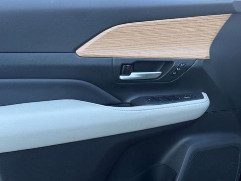 Used 2025 Toyota Grand Highlander Limited image 27