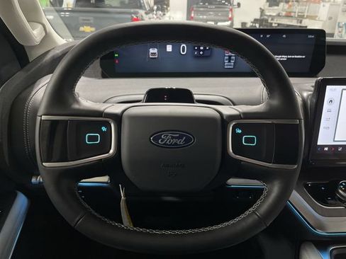New 2026 Ford Expedition Platinum w/ Platinum Ultimate Package AWD/4WD image 15