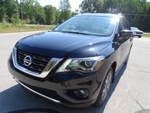Used 2019 Nissan Pathfinder SV image 6
