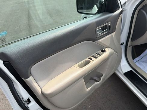 Used 2010 Ford Fusion SE FWD image 9