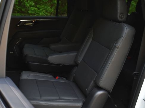 New 2026 Chevrolet Suburban Z71 w/ Comfort Package AWD/4WD image 12