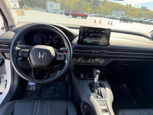 Used 2023 Honda HR-V EX-L image 17