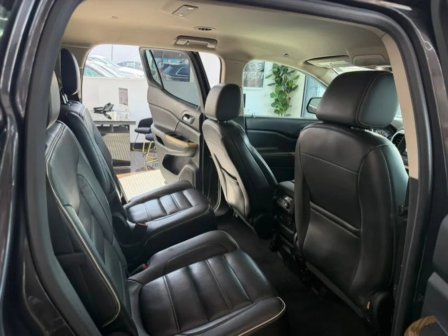 Used 2017 GMC Acadia Denali w/ Technology Package AWD/4WD image 11