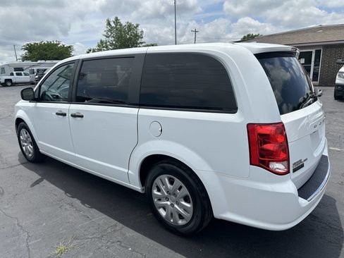 Used 2019 Dodge Grand Caravan SE w/ UConnect Hands-Free Group FWD image 8
