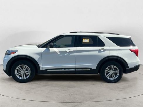 Used 2023 Ford Explorer XLT w/ Equipment Group 202A AWD/4WD image 2
