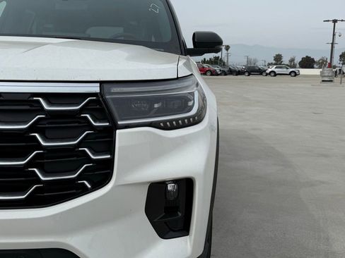 New 2026 Ford Explorer Platinum image 8