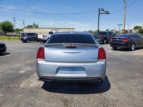 Used 2018 Chrysler 300 S w/ 300S Premium Group image 33