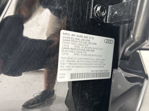 Used 2025 Audi Q3 2.0T Premium w/ Convenience Package AWD/4WD image 39
