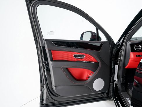 New 2025 Bentley Bentayga image 10