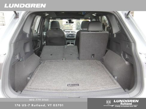 Used 2023 Volkswagen Tiguan SE R-Line image 41