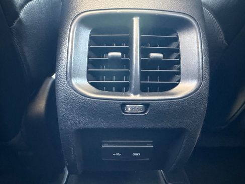 Used 2019 Jeep Cherokee Latitude Plus FWD image 28