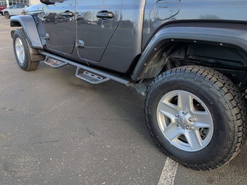 Used 2022 Jeep Gladiator Sport image 27