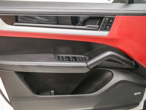 Certified 2024 Porsche Cayenne AWD/4WD image 27