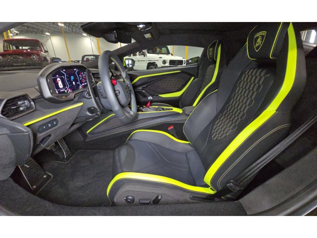 Used 2024 Lamborghini Revuelto AWD/4WD image 3