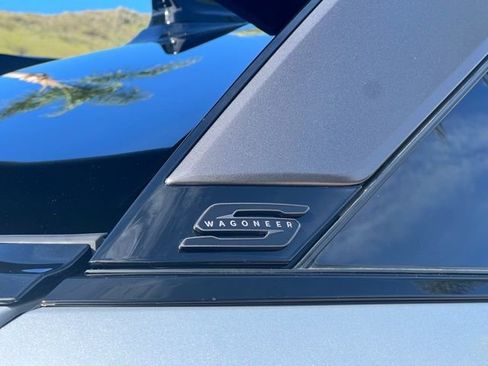 Used 2024 Jeep Wagoneer Launch Edition image 12