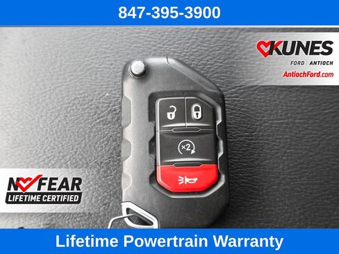 Used 2025 Jeep Wrangler Unlimited Sahara AWD/4WD image 17