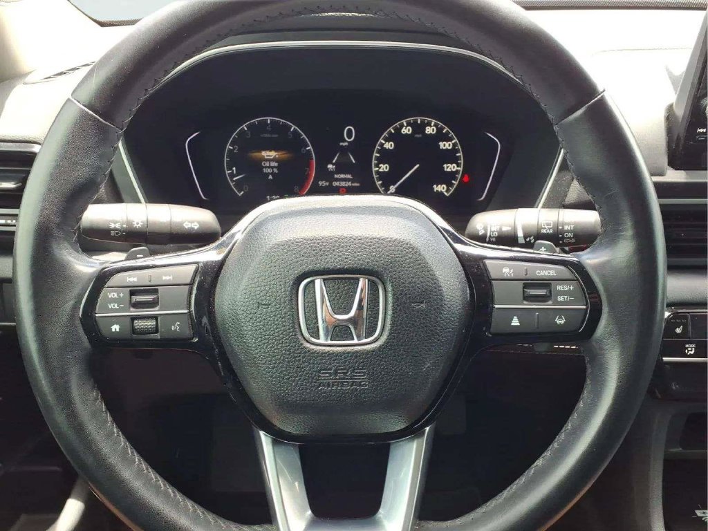 Used 2025 Honda Pilot Touring image 14