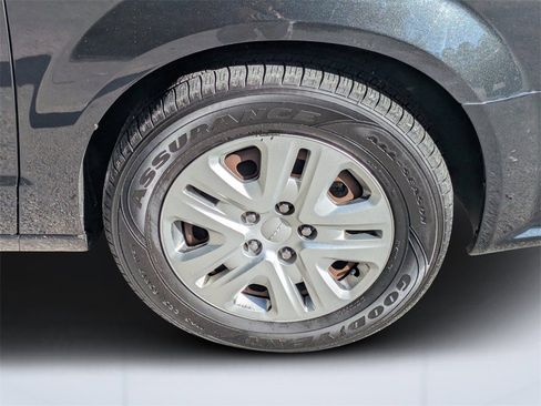 Used 2018 Dodge Grand Caravan SE w/ UConnect Hands-Free Group image 10