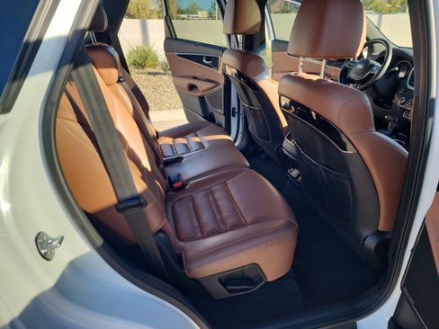 Used 2019 Kia Sorento SX image 18