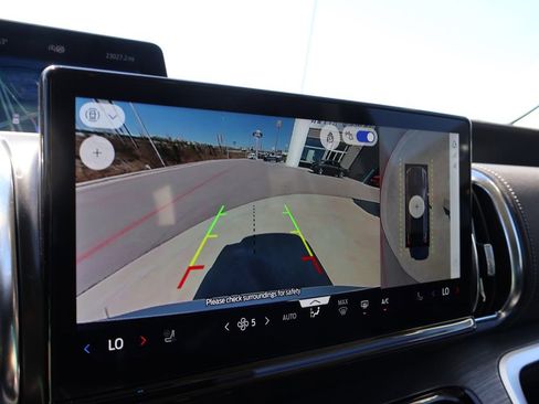 Certified 2025 Ford Expedition Max Platinum image 38