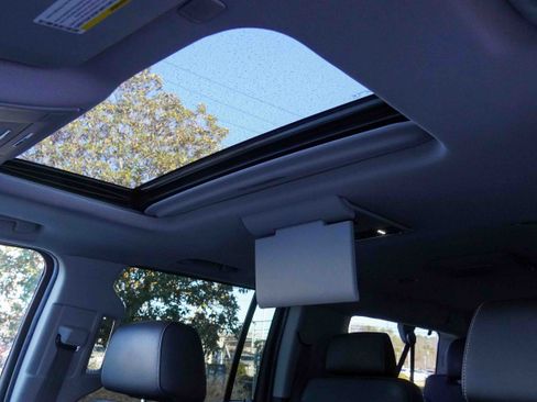 Used 2018 GMC Yukon XL SLT w/ Open Road Package image 14