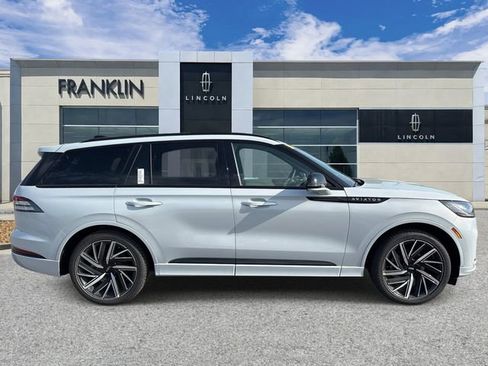 New 2025 Lincoln Aviator Black Label w/ Jet Appearance Package AWD/4WD image 8