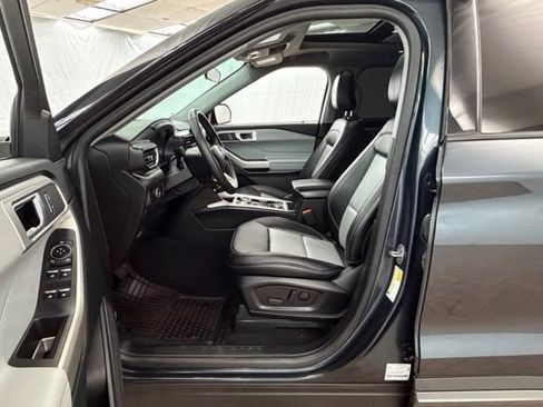 Certified 2024 Ford Explorer XLT w/ Equipment Group 202A AWD/4WD image 18