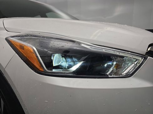 Used 2020 Nissan Kicks SR FWD image 11
