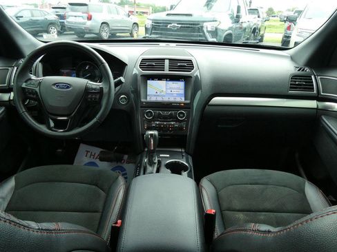 Used 2018 Ford Explorer XLT w/ Equipment Group 202A FWD image 22