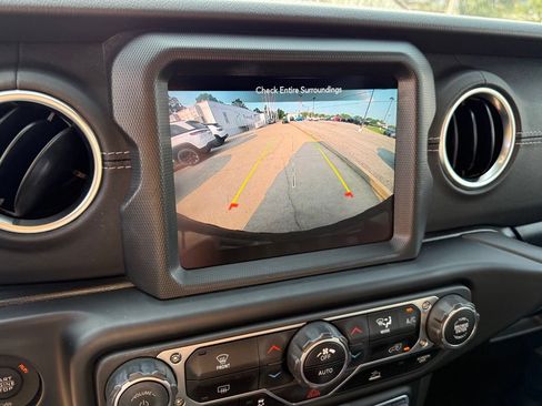Used 2022 Jeep Wrangler Unlimited Sahara AWD/4WD image 20