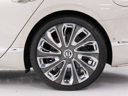 Used 2025 Bentley Flying Spur Plug-In Hybrid AWD/4WD image 46
