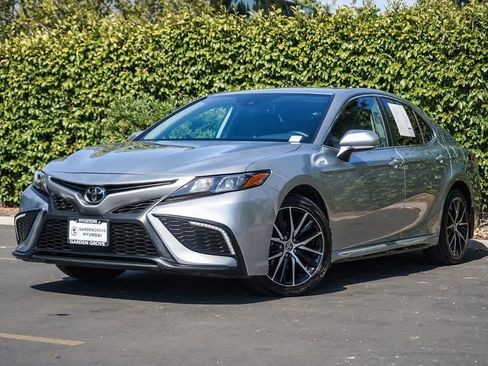 Used 2024 Toyota Camry SE w/ Convenience Package FWD image 1