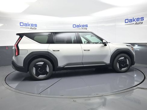 New 2026 Kia EV9 Wind AWD/4WD image 8