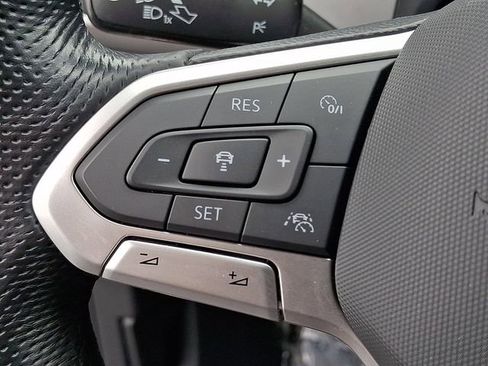Used 2022 Volkswagen Atlas Cross Sport SEL R-Line AWD/4WD image 22