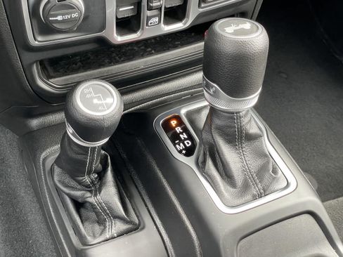 Certified 2025 Jeep Wrangler Unlimited Sahara AWD/4WD image 27