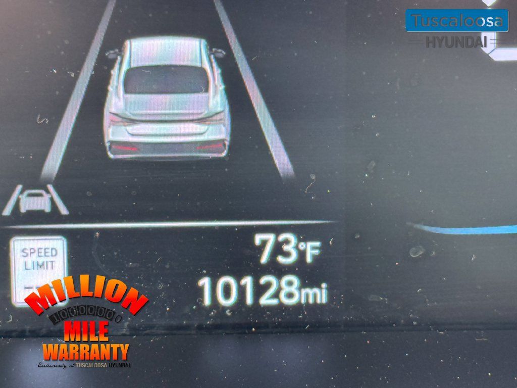Used 2025 Hyundai Elantra Sport FWD image 11