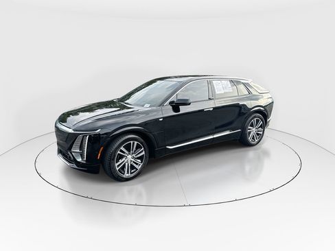 Used 2023 Cadillac Lyriq AWD image 4