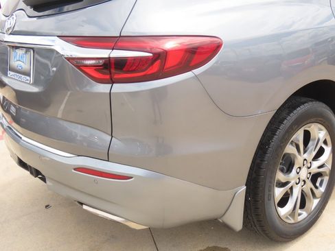 Used 2021 Buick Enclave Avenir w/ Avenir Technology Package FWD image 12