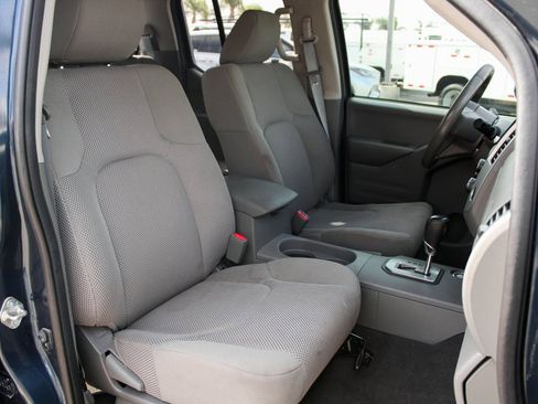 Used 2020 Nissan Frontier SV image 29