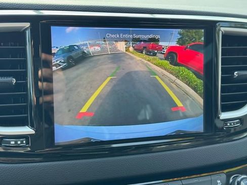 Used 2022 Chrysler Pacifica Touring-L image 14