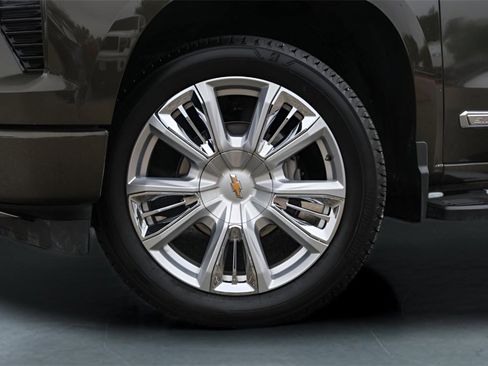 Used 2023 Chevrolet Silverado 1500 High Country w/ High Country Premium Package image 4