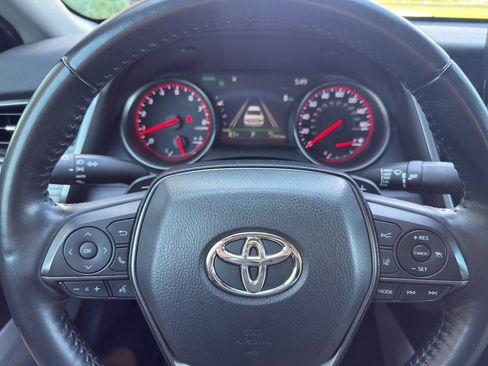 Used 2022 Toyota Camry XSE FWD image 14